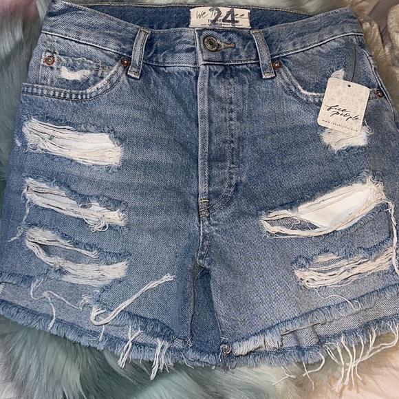 NWT Free People WE THE FREE Kiss Me Jean Shorts Size 24 - Picture 3 of 8